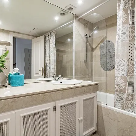 Peaceful Modern 2 Bedroom In Aloha Pueblo With View Over The Pool Μαρμπέλλα