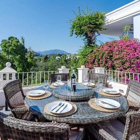 Peaceful Modern 2 Bedroom In Aloha Pueblo With View Over The Pool Marbella