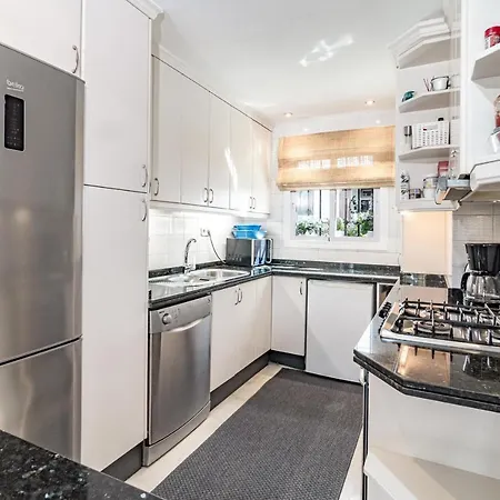 Peaceful Modern 2 Bedroom In Aloha Pueblo With View Over The Pool Appartement