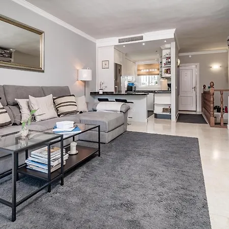 Peaceful Modern 2 Bedroom In Aloha Pueblo With View Over The Pool Appartement *