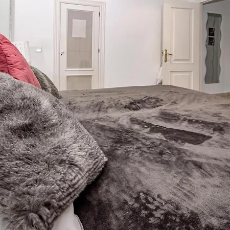 Peaceful Modern 2 Bedroom In Aloha Pueblo With View Over The Pool Marbella