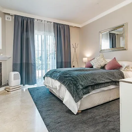 Peaceful Modern 2 Bedroom In Aloha Pueblo With View Over The Pool * Marbella
